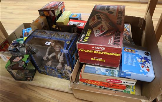 A quantity of mixed toys and puzzles including Lord of the Rings